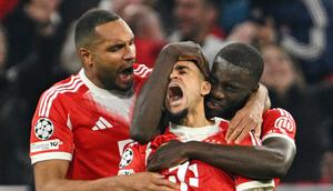 Pemain Bayern Munchen, Luis Diaz, melakukan selebrasi setelah mencetak gol ke gawang Real Madrid pada laga leg kedua perempat final Liga Champions di Allianz Arena, Kamis (16/4/2026) dini hari WIB. (AP Photo/Lennart Preiss)