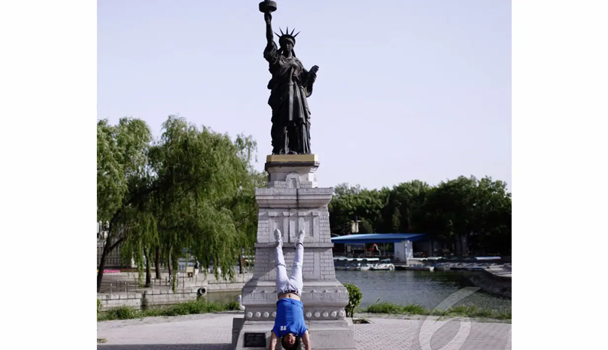Patung Liberty menjadi salah satu bangunan yang ikut meramaikan Beijing World Park (AFP Photo/STR)