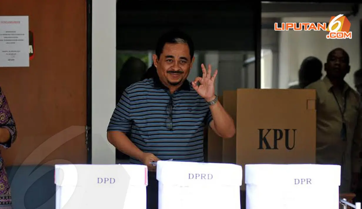 Luthfi Hassan Ishak yang juga mantan Presiden PKS memainkan tanganyya   membentuk salam 'Oke'(Liputan6.com/Johan Tallo)