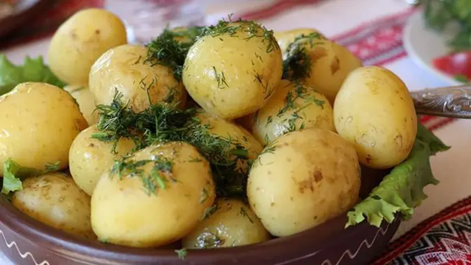 Mengupas kentang kilat/copyright Pixabay.com