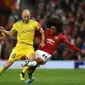 Gelandang Manchester United, Tahith Chong, mengirim umpan saat melawan Astana pada laga Europa League di Stadion Old Trafford, Manchester, Kamis (19/9). MU menang 1-0 atas Astana. (AFP/Oli Scarff)