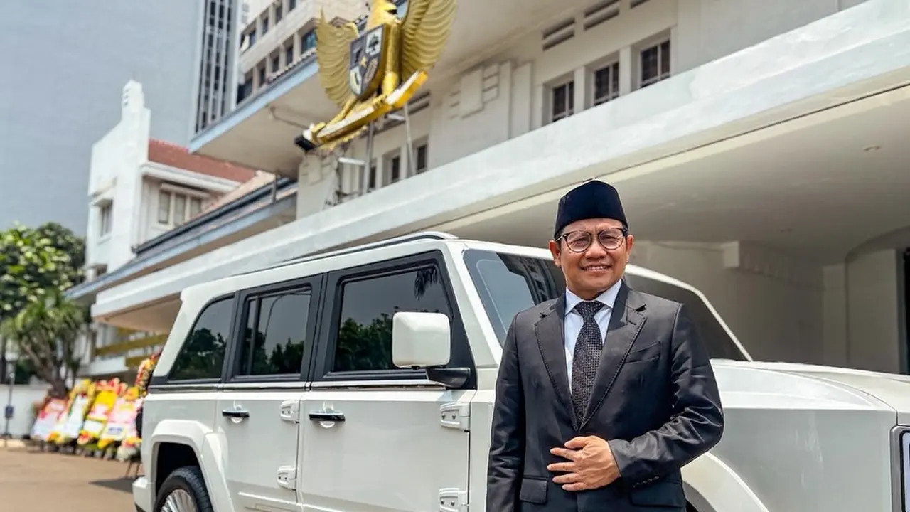 Menteri Koordinator Bidang Pemberdayaan Masyarakat (Menko PM) Abdul Muhaimin Iskandar saat menggunakan Maung Garuda sebagai kendaraan dinas. (Instagram @cakiminow)