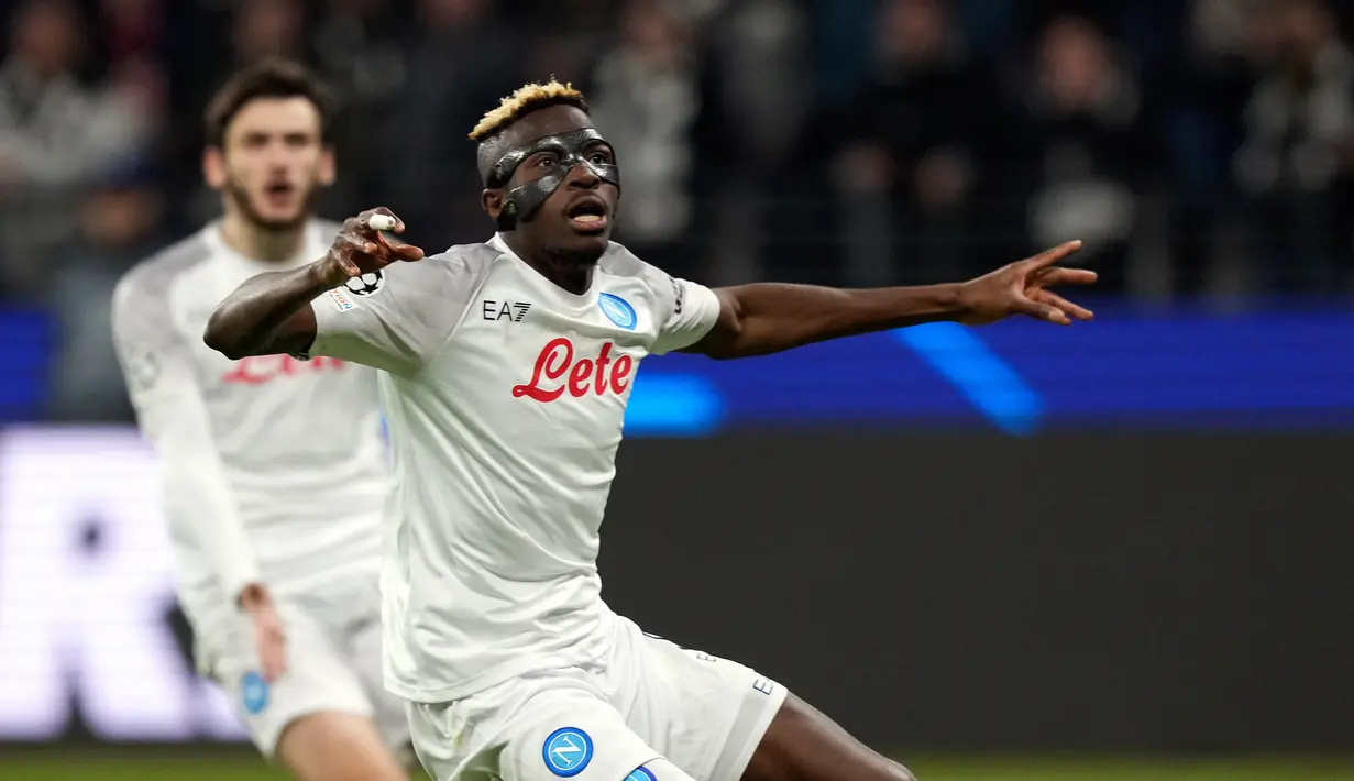 Reaksi pemain Napoli Victor Osimhen saat melawan Eintracht Frankfurt pada pertandingan sepak bola babak 16 besar Liga Champions di Deutsche Bank Arena, Frankfurt, Jerman, 21 Februari 2023. Napoli mengalahkan Eintracht Frankfurt dengan skor 2-0. (AP Photo/Michael Probst)
