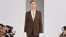 <p>Max Mara kembali menghelat sebuah fashion show untuk koleksi SS25 di Milan Fashion Week. Mengambil tema Science and Magic, koleksinya menampilkan deretan gaya corporate aesthetic yang clean dan chic. [Dok/MaxMara].</p>