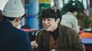 Ya, mereka teringat akan penampilan Kim Sung Cheol sebagai cameo di Vincenzo yang menyukai Song Joong Ki. [Foto: Instagram/sungcheol2]