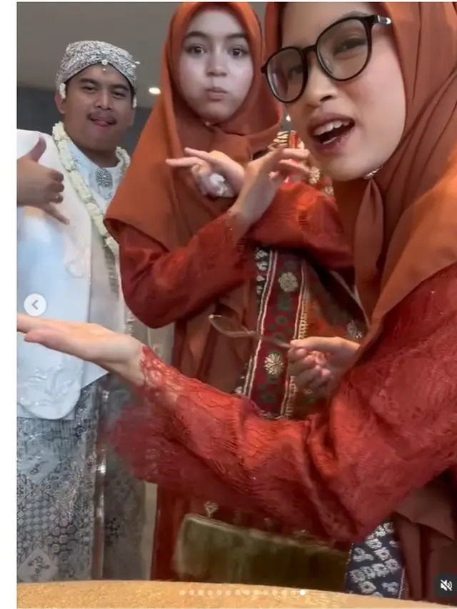 6 Potret Serasi Sienna Anak Marshanda dan Ibu Sambungnya di Nikahan Saudara
