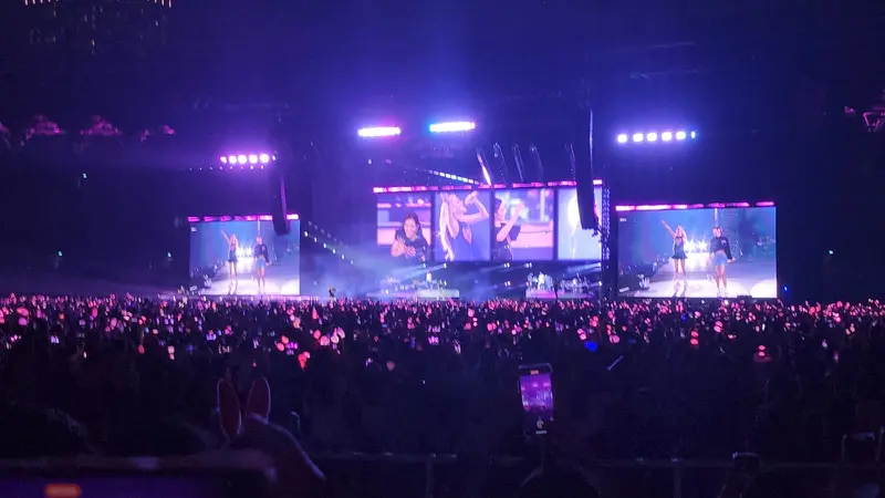 Blackpink dalam konser "Born Pink" di Gelora Bung Karno