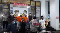 Polres Tangsel merilis kasus pencurian spesialis rumah kosong dan minimarket di ibu kota. (Liputan6.com/Pramita Tristiawati)