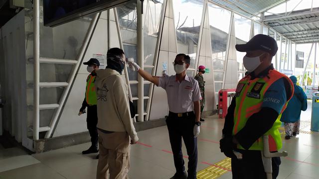 Stasiun Bogor Sepi Penumpang Imbas Penerapan PSBB Corona Covid-19