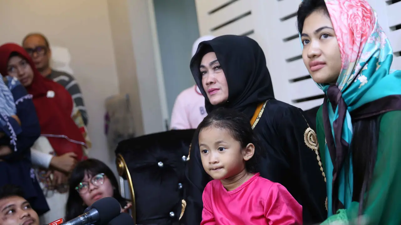 [Bintang] Sri Wulansih dan Della Perez