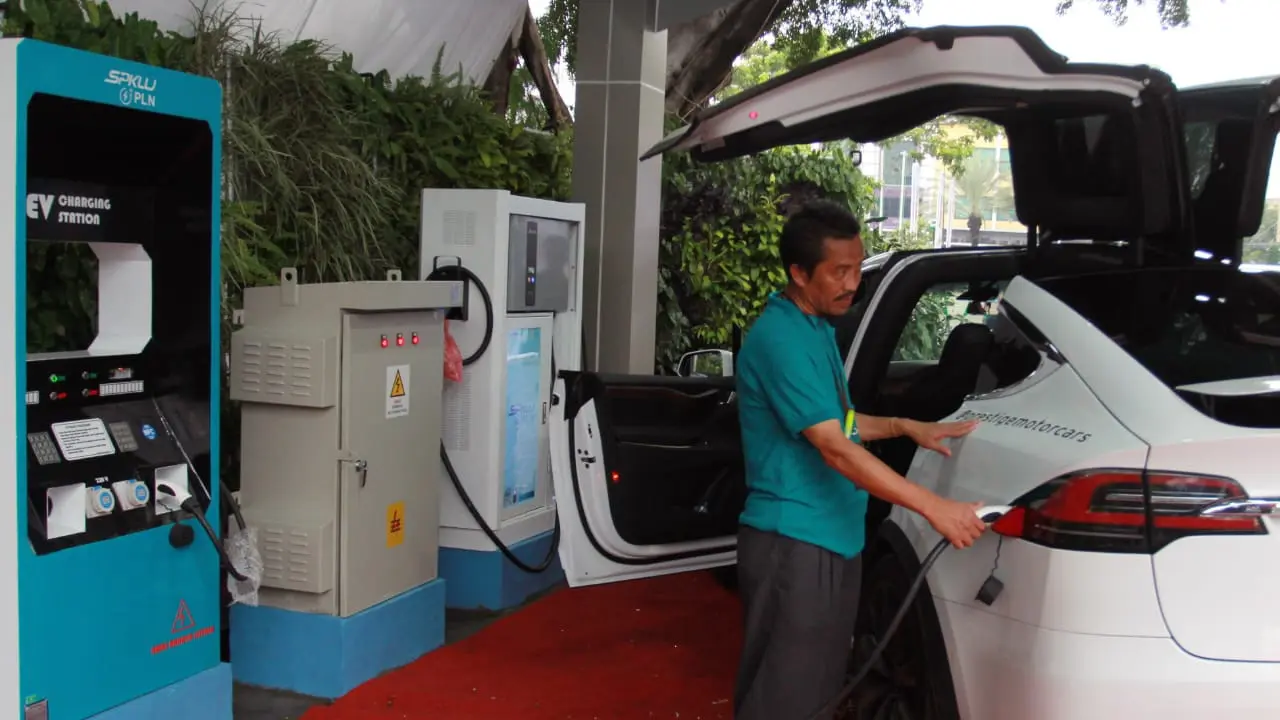 Stasiun Pengisian Kendaraan Listrik Umum (SPKLU)