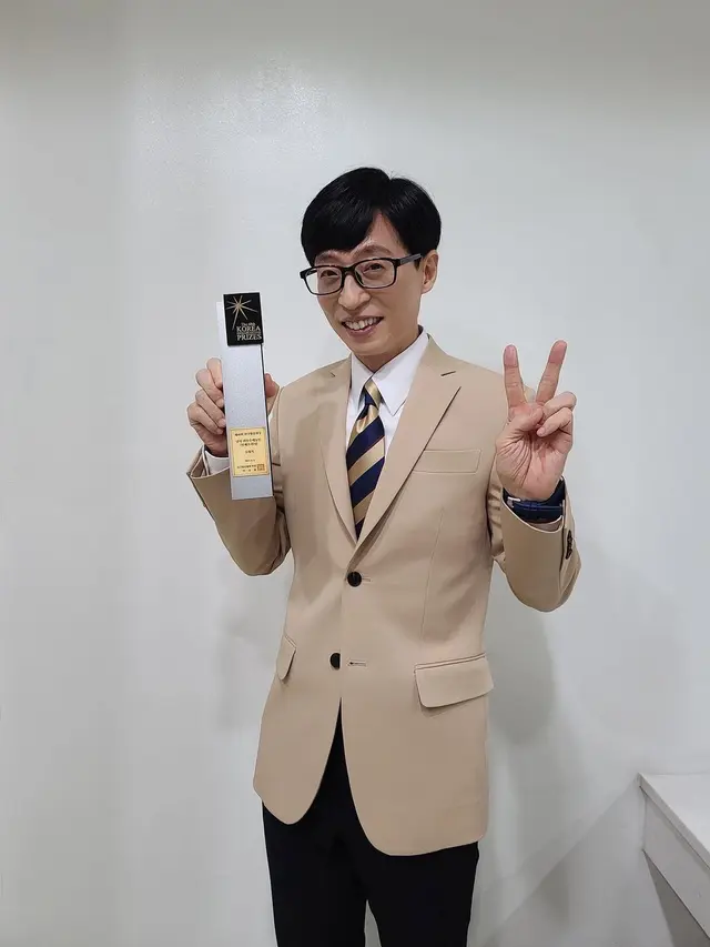 Yoo Jae Suk. (Instagram/ antenna_official)