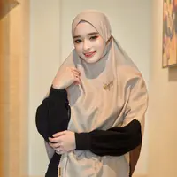 Inara Rusli tak tinggal diam kala dituding istri dominan khususnya soal uang. Ibu tiga anak ini balik menyebut Virgoun memercayakan urusan finansial kepadanya. (Foto: Dok. Instagram @mommy_starla)