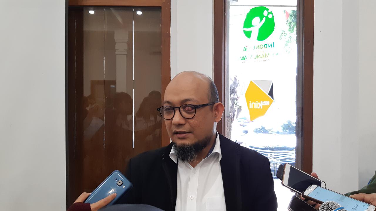 Novel Baswedan Saat Diwawancarai Sejumlah Wartawan. (Foto: Liputan6.com/Fachrur Rozie)