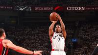 Kyle Lowry, mencetak 35 poin untuk memimpin Toronto Raptors mengalahkan Miami Heat pada Gim 7 semifinal Wilayah Timur NBA 2016 di Toronto, Kanada, 15 Mei 2016. (Bola.com/Twitter/NBA Stats)