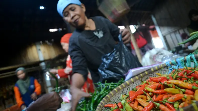 Pedagang cabai dan sayuran di pasar tradisional Banyumas. (Foto: Liputan6.com/Muhamad Ridlo)