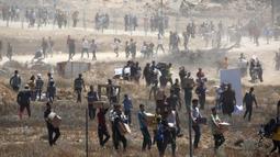 Diketahui, sejak pekan lalu, Israel mulai melonggarkan blokade yang telah berlangsung selama 11 minggu, yang menyebabkan ratusan ribu orang kekurangan makanan. (Eyad BABA/AFP)