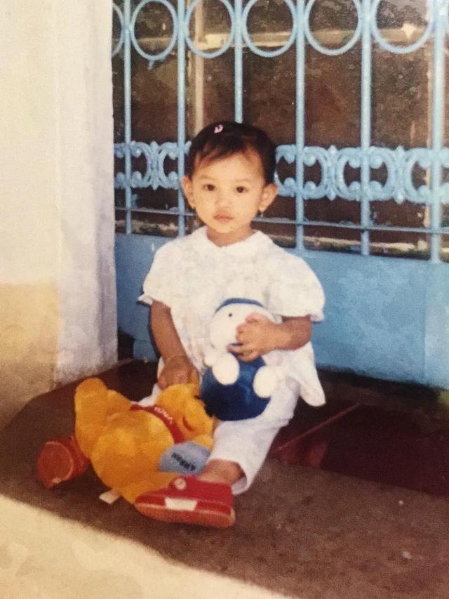 6 Foto Lawas Dinan Fajrina Istri Doni Salmanan, Curi Perhatian