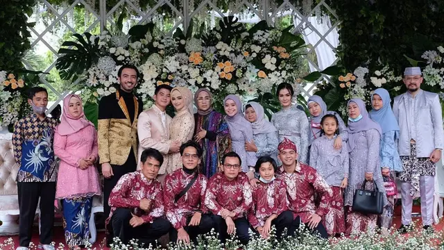 5 Seleb yang hadiri pernikahan mantan