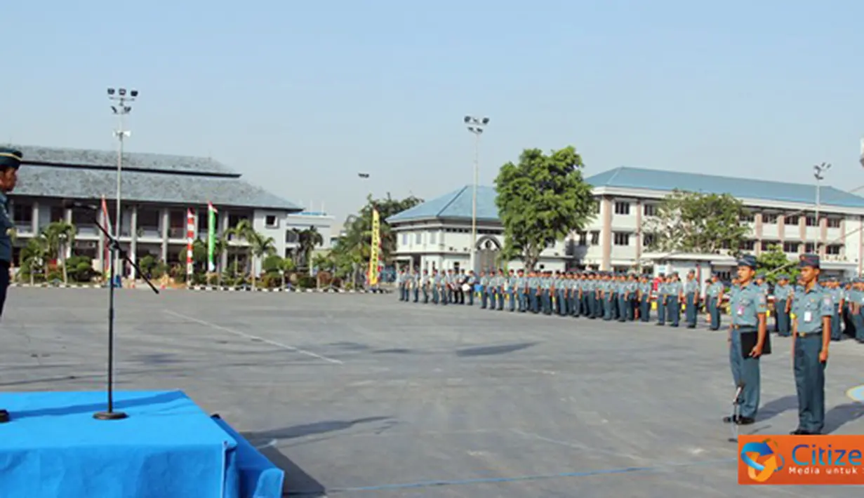 Citizen6, Surabaya: Segenap prajurit dan PNS Kolinlamil melaksanakan upacara 17 - an pada Juni 2012 dengan Inspektur Upacara Kaskolinlamil, Laksma TNI I.N.G.N. Ary Atmaja di Lapangan Apel Mako Kolinlamil, Tanjung Priok, Jakarta, Senin (18/6). (Pengirim: K