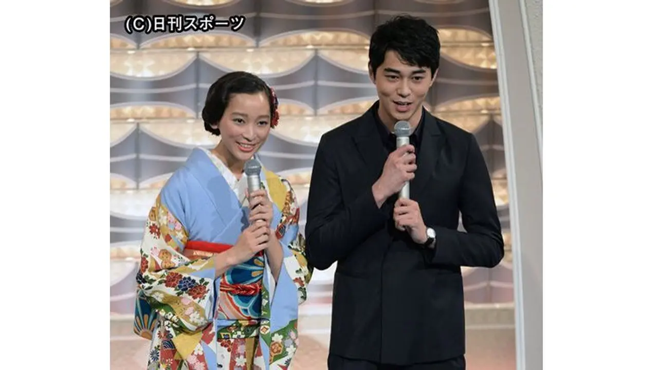 Anne Watanabe dan Masahiro Higashide Gelar Pernikahan di Gunung