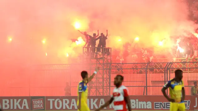 Insiden flare di Stadion Gelora Bangkalan