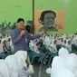 Gubernur Jawa Tengah (Jateng) Ganjar Pranowo memberikan pendidikan pancasila kepada siswa sekolah di SMA 1 Negeri Kradenan, Kabupaten Grobogan. (Istimewa)