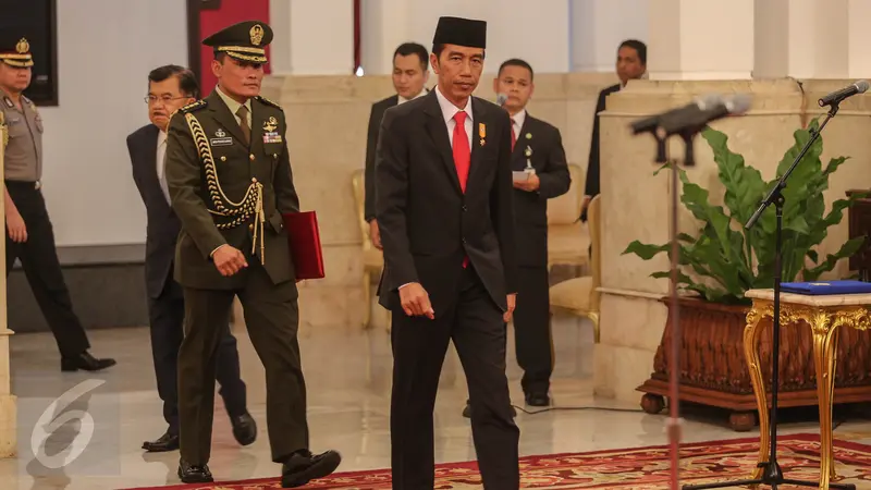 20150806-Jokowi Resmi Lantik Sembilan Anggota Komisi Kejaksaan-Jakarta