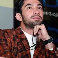 Puluhan film telah dibintangi oleh Reza Rahadian. Ia juga telah beberapa kali menerima penghargaan, diantaranya Pemeran Utama Pria Terbaik FFI 2013. (Deki Prayoga/Bintang.com)