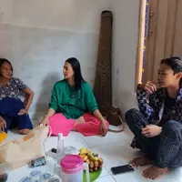 Paula Verhoeven sambangi rumah Bonge (Youtube/Baim Paula)