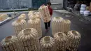 Imbasnya, permintaan terhadap produk Indonesia, khususnya dari sektor padat karya, seperti tekstil, alas kaki, dan furnitur, diperkirakan bakal melemah. (DEVI RAHMAN/AFP)