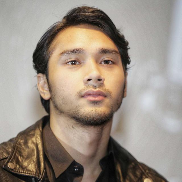 6 Potret Terbaru Achmad Megantara Dengan Brewok Lebat Makin Macho Hot Liputan6 Com