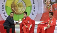 Peraih medali emas bulutangkis Olimpiade Rio 2016, Liliyana Natsir dan Tontowi Ahmad (kanan), saat hadir dalam acara Liputan 6 SCTV di Studio SCTV, SCTV Tower, Jakarta, Kamis (25/8/2016). (Bola.com/Arief Bagus)