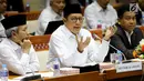 Menteri Agama Lukman Hakim Saifuddin memberi keterangan saat rapat dengan Komisi VIII DPR di Jakarta, Senin (12/3). Kenaikan harga BBM sebesar 180 persen di Arab Saudi juga mengakibatkan naiknya BPIH 2018. (Liputan6.com/JohanTallo)