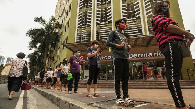 Warga di Filipina Membuat Jarak