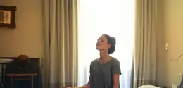Ilustrasi seorang wanita yang sedang meditasi (pexels.com).