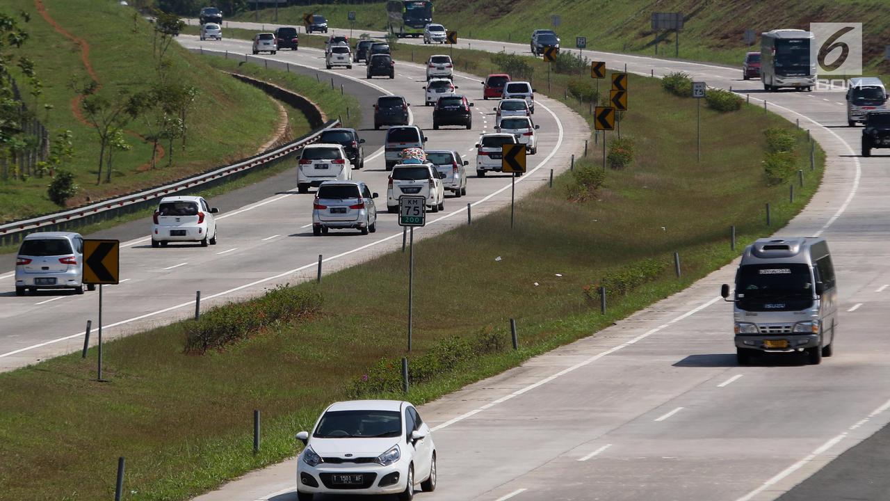 Pemudik Mulai Padati Tol Cipali