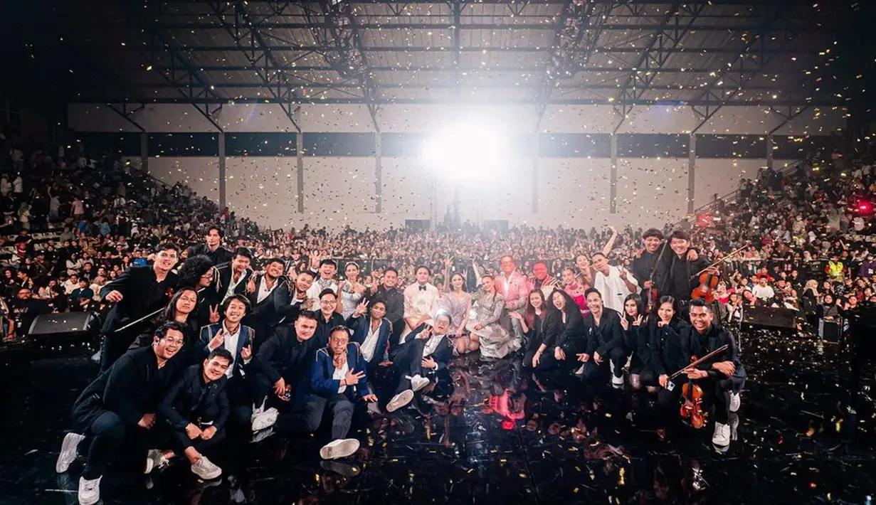 Andmesh hingga Andi Rianto juga diketahui menjadi tamu spesial di konser tunggal wanita 23 tahun ini. Bahkan, dalam unggahannya dirinya turut mengucapkan syukur serta berterima kasih kepada tim dan penggemar. (Liputan6.com/IG/@mahaliniraharja)