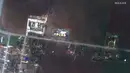 Foto satelit menunjukkan pemandang Panti Jompo Monette Manor dan rumah lainnya yang rusak parah setelah diterjang tornado di Monette, Arkansas, Amerika Serikat, 11 Desember 2021. Sebanyak 78 orang tewas setelah serangkaian tornado mengamuk di AS. (Satellite image ©2021 Maxar Technologies via AP)