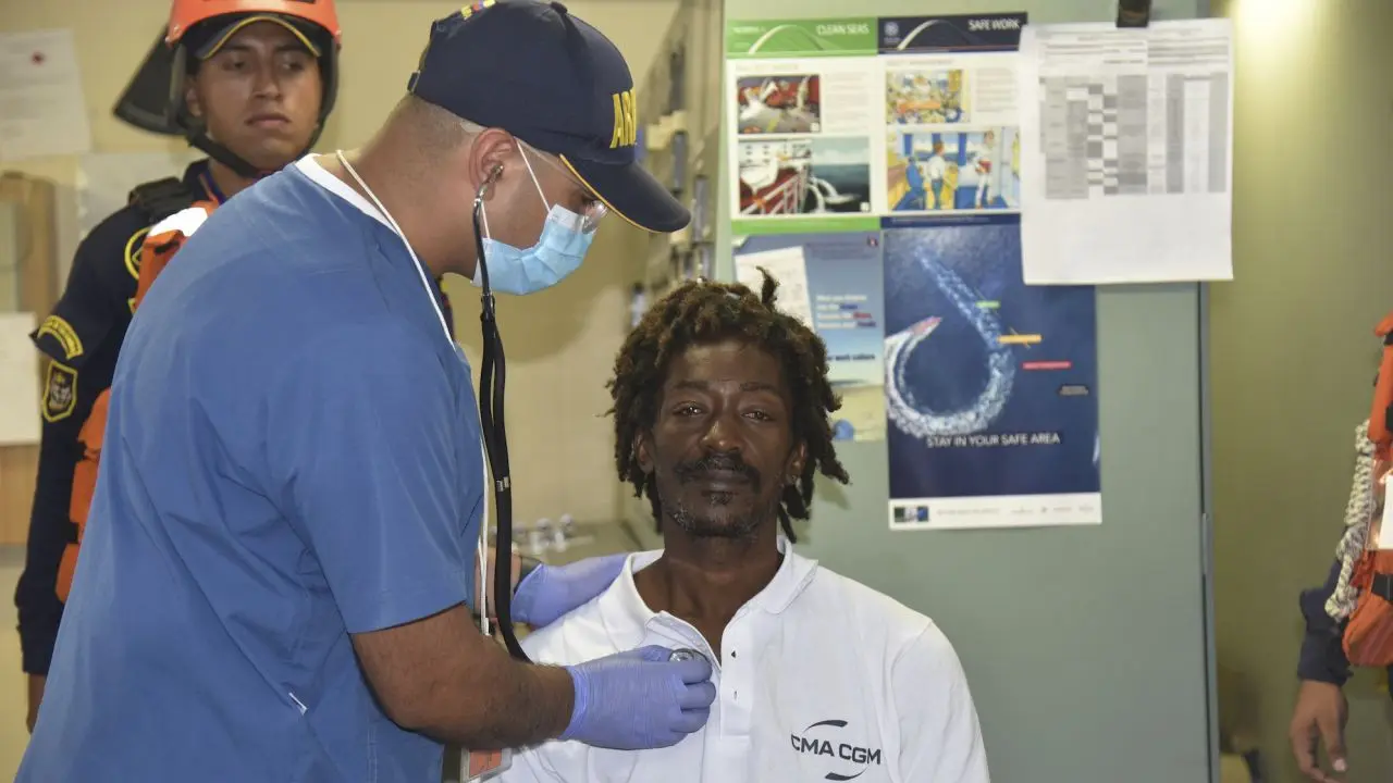 Elvis Francois, pria 47 tahun yang bertahan hidup saat terombang-ambing di laut 24 hari dengan makan saus tomat. (Colombian Navy Press Office/AP)
