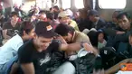 Citizen6, Jakarta: Beberapa jam menjelang Ramadhan, penumpang KA ekonomi jurusan Cipuja-Jakarta, berjubel duduk di lantai demi sampai ke tempat tujuan walaupun harus berdesak-desakan. (Pengirim: Wahyu Dwi Cahya)
