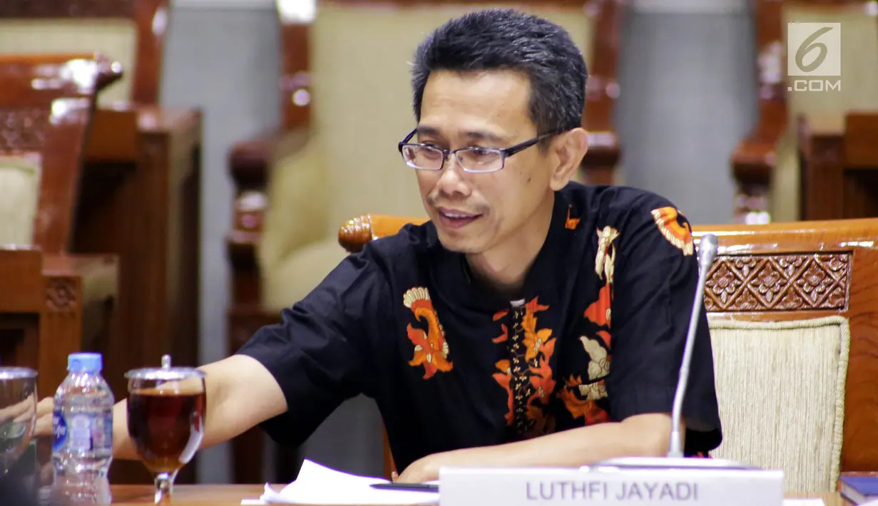 Calon pimpinan KPK Luthfi Jayadi Kurniawan menjalani uji kepatutan dan kelayakan di ruang rapat Komisi III DPR RI, Senayan, Jakarta, Kamis (12/9/2019). Para capim KPK mempresentasikan makalah dengan tema yang ditentukan saat uji kelayakan dan kepatutan. (Liputan6.com/Johan Tallo)