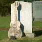 Makam gitaris jazz Ken Sykora dari The Man with the Jazz Guitar. (fivefeetfilms.com)