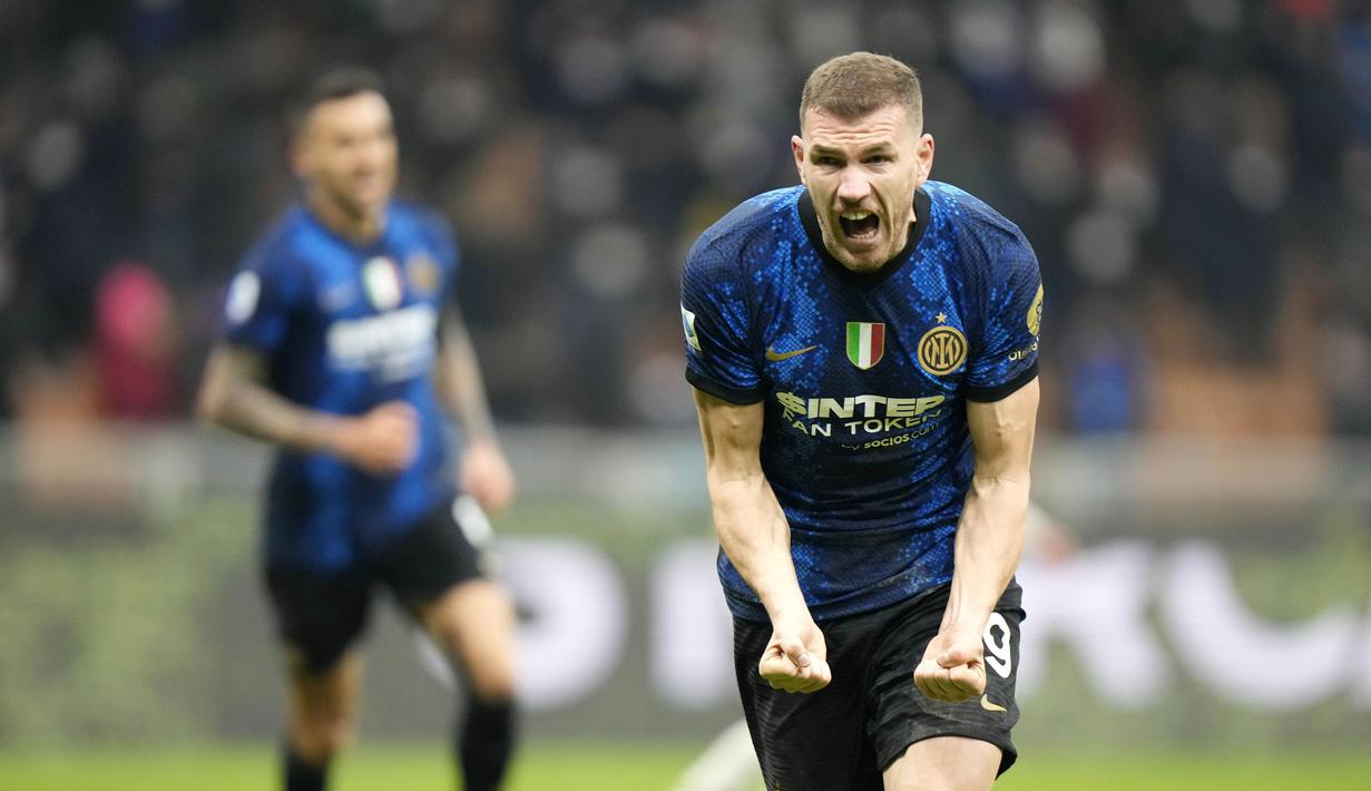 Tambahan tiga poin membuat Inter Milan kukuh di puncak klasemen Serie A dengan 53 poin dari 22 laga, unggul lima angka dari AC Milan yang baru menghadapi Juventus Senin dini hari WIB. (AP/Luca Bruno)