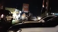 Tangkapan layar video detik-detik kericuhan terjadi di Kabupaten Way Kanan, Lampung. Foto: (Istimewa).