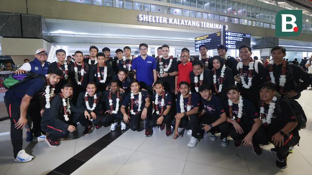 Foto: Suasana Penyambutan Timnas Futsal Indonesia Saat Tiba di Tanah Air