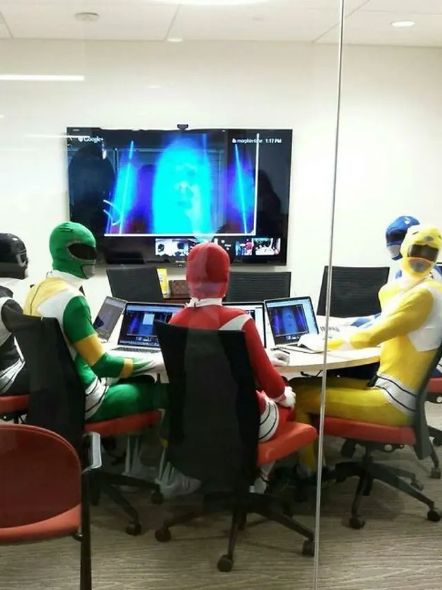 6 Tingkah Random Bapak-Bapak Saat Kerja di Kantor Ini Kocak