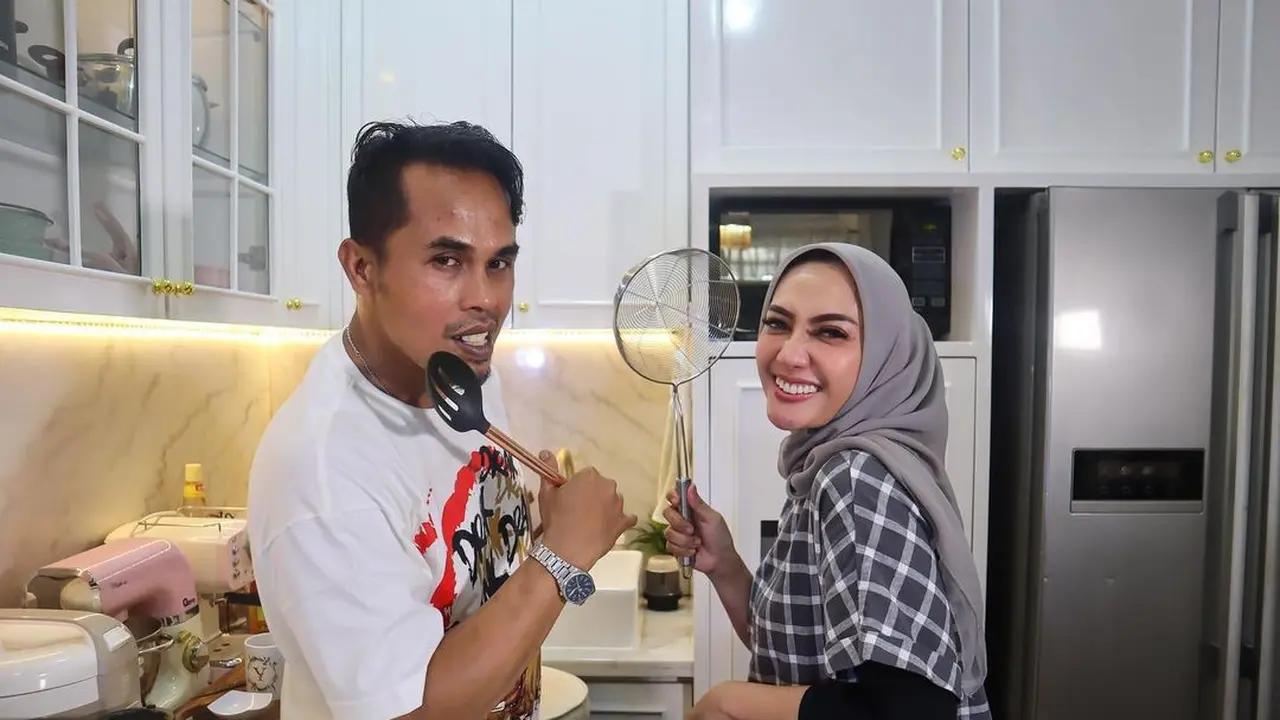 6 Momen Pertemuan Mama Lita dan Lord Adi, Bakal Duel Bareng