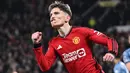Alejandro Garnacho, sayap kiri Argentina berusia 19 tahun ini dipromosikan dari tim U-21 Manchester United ke tim senior sejak awal musim 2022/2023. Pada musim 2023/2024 ia telah mencetak 3 gol dan 2 assist bagi MU dari 20 laga di Premier League. (AFP/Oli Scarff)