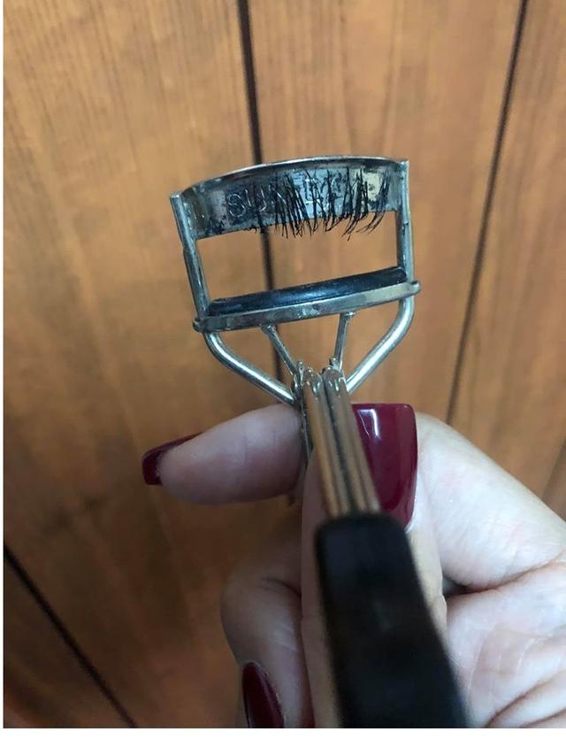 Niat Melentikkan Bulu Mata, Wanita Ini Justru Mengalami Hal Tak Terduga